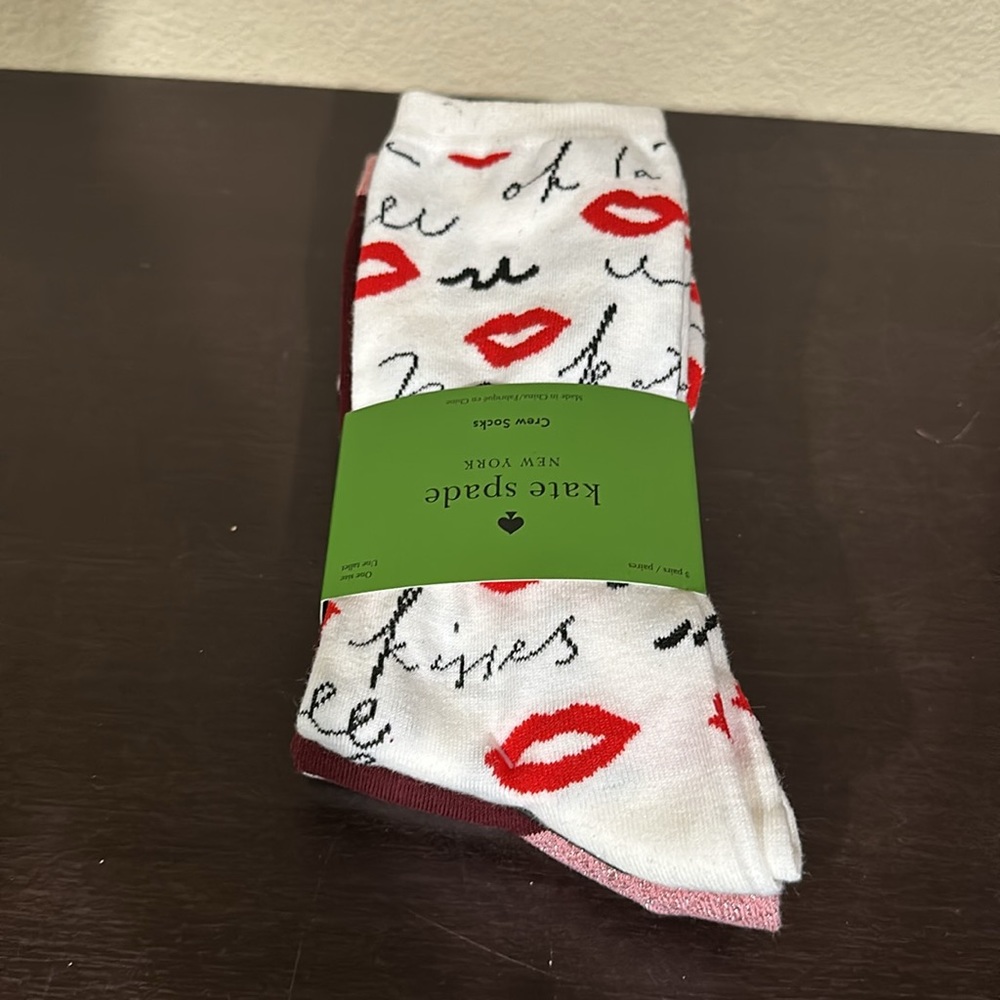 NWT Kate Spade kiss print socks - Picture 2 of 4